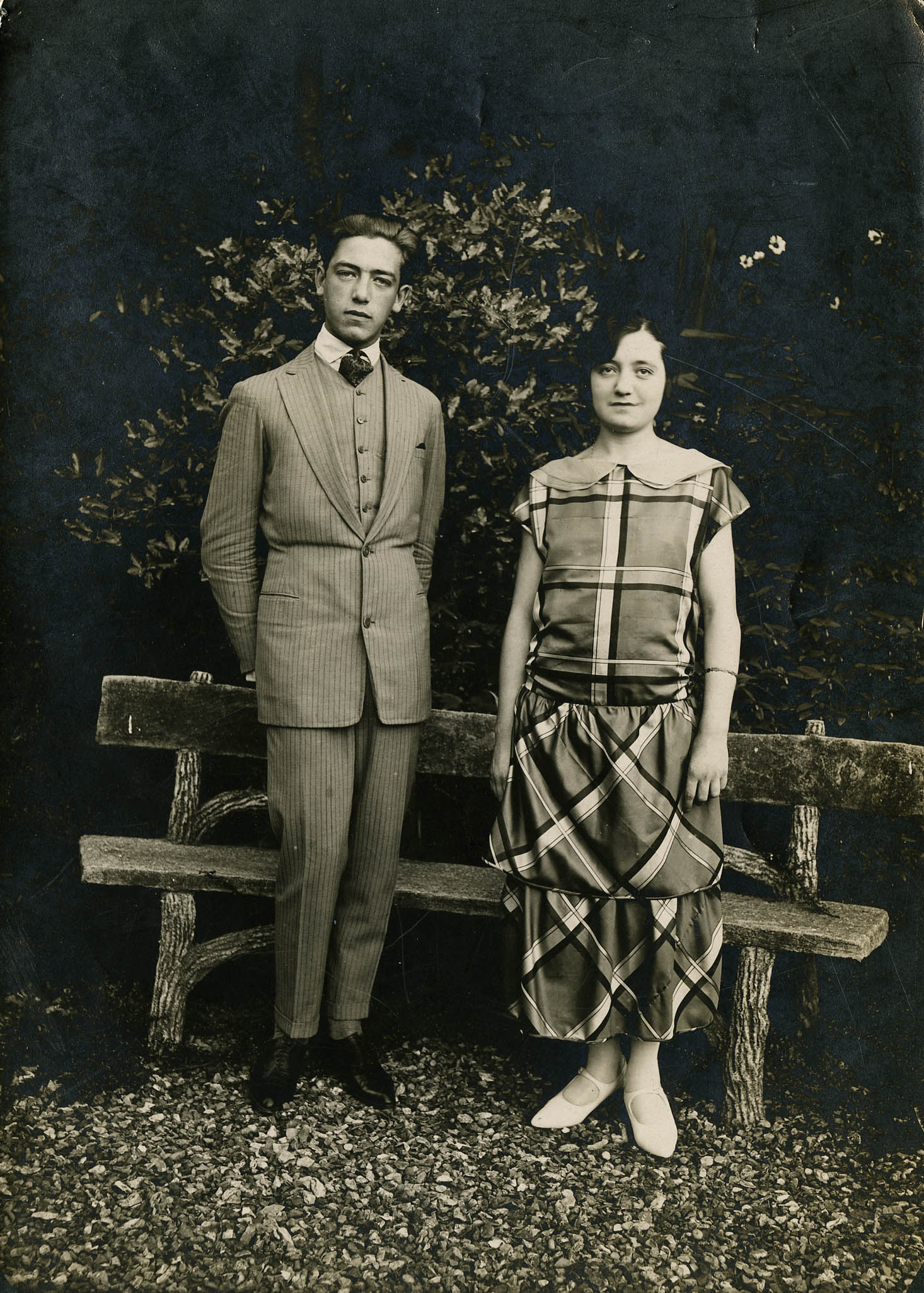  Robert Camelot avec sa sœur. Cl. anonyme. Nd © Fonds Robert Camelot. CNAM/SIAF/CAPa/Archives d’architecture du XXe siècle. 040 Ifa