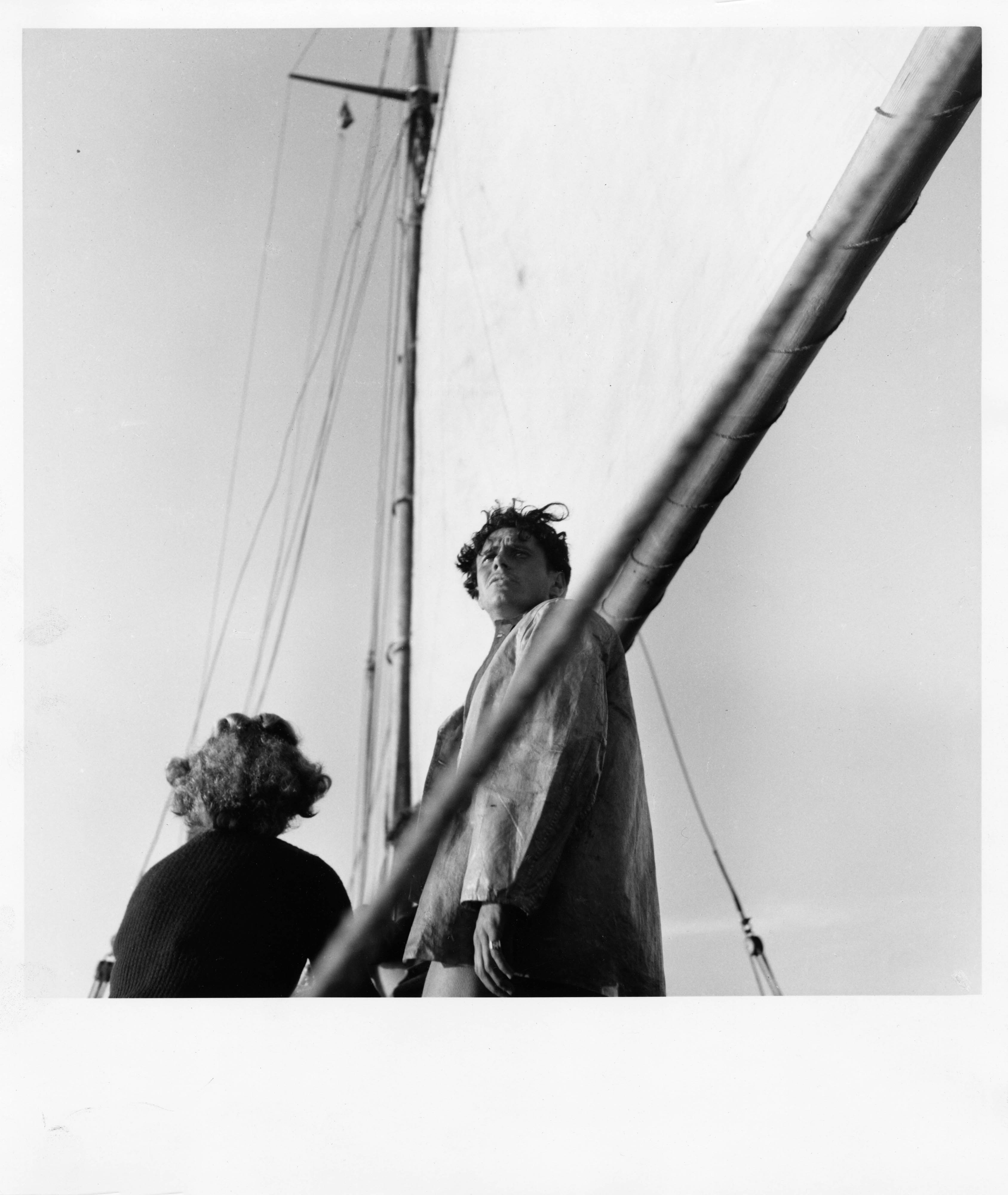 Roger Le Flanchec sur un bateau. Cl. anonyme. Nd © Fonds Roger Le Flanchec. SIAF/CAPa/Archives d’architecture du XXe siècle. 051 Ifa