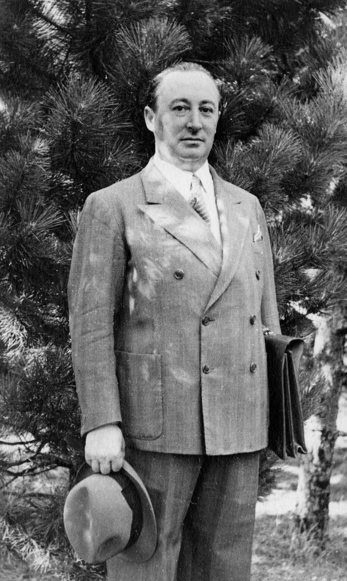  Théodore Leveau à Ankara. Cl. anonyme. 1941.  © Fonds Théodore Leveau. SIAF/CAPa/Archives d’architecture du XXe siècle. 149 Ifa 04