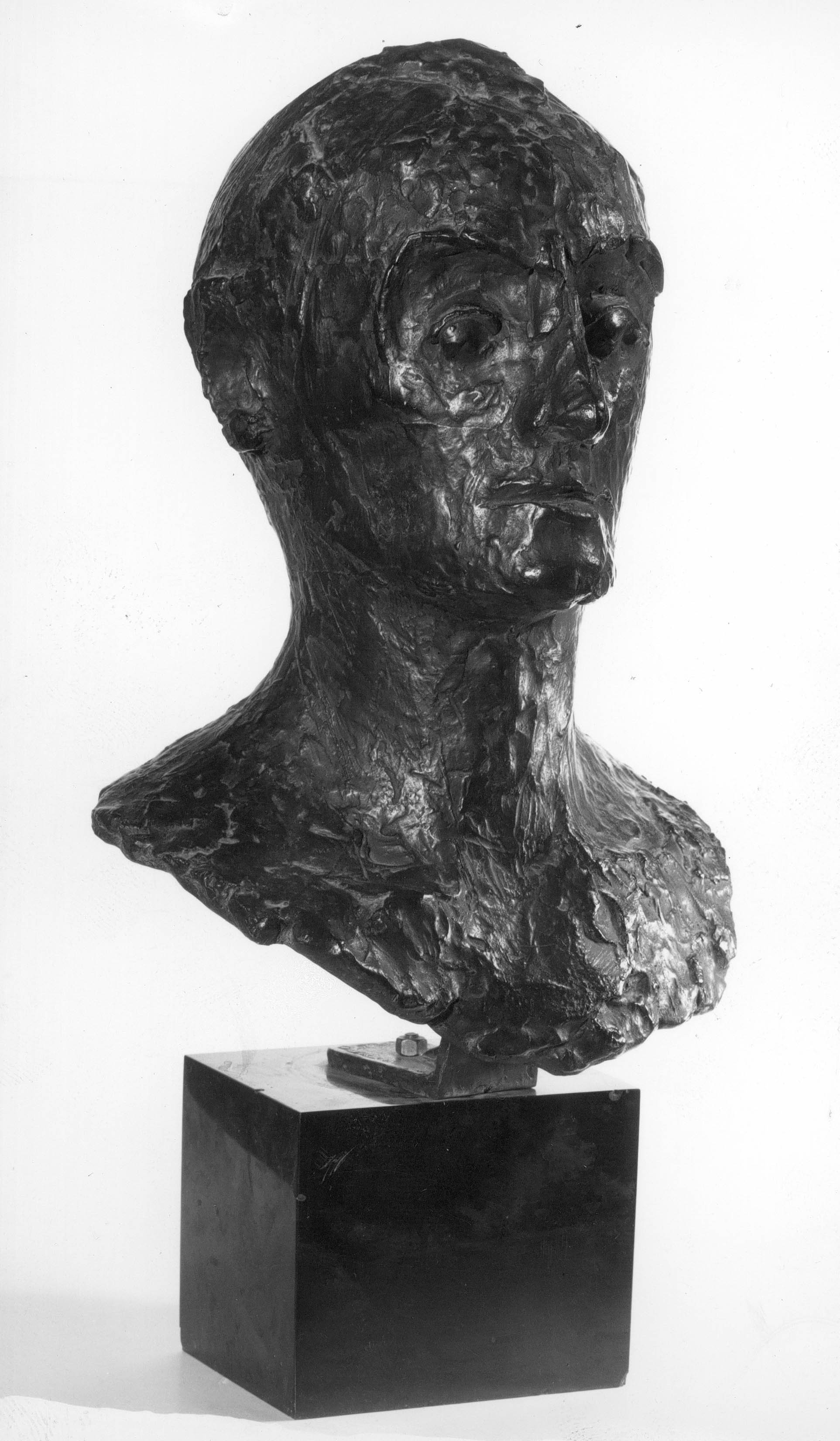Buste en bronze de Louis Süe sculpté par André Arbus. Cl. A. Danvers. Nd © Fonds Louis Süe. SIAF/CAPa/Archives d’architecture du XXe siècle. 030 Ifa